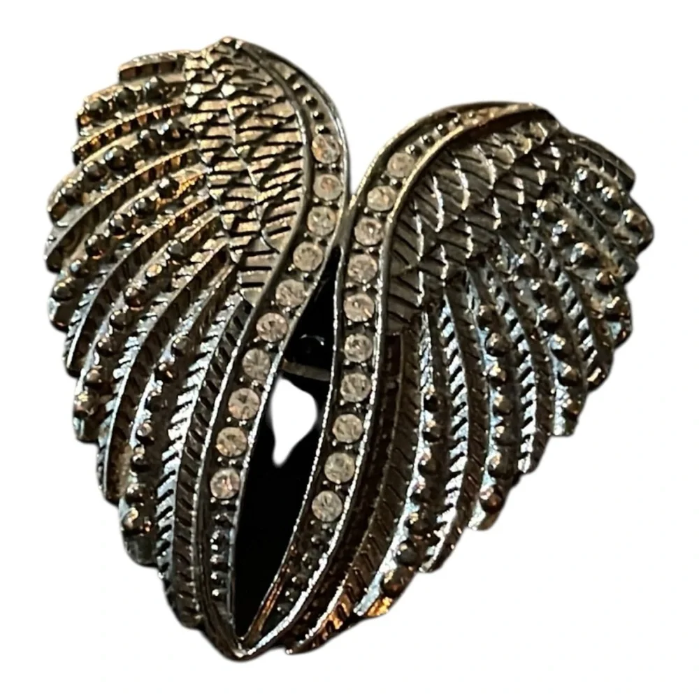 Silver Angel Wing stretch ring with Rhinestone Embellishments - Picture 2 of 5